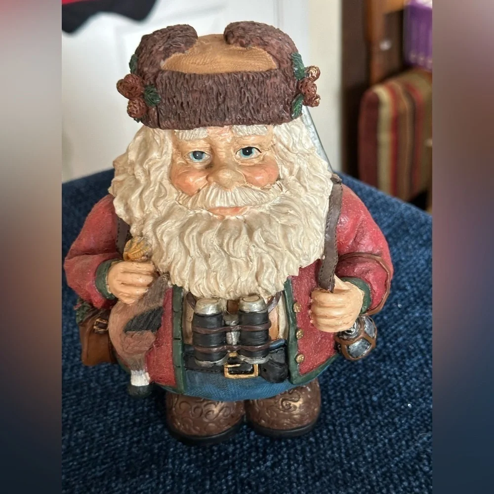 Hunting Santa wears a furry hat!